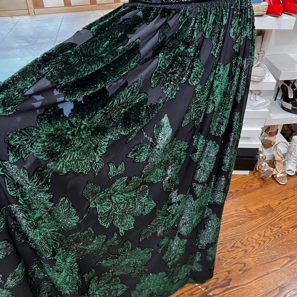 Marchesa Notte Gown NWT. - Picture 7 of 10